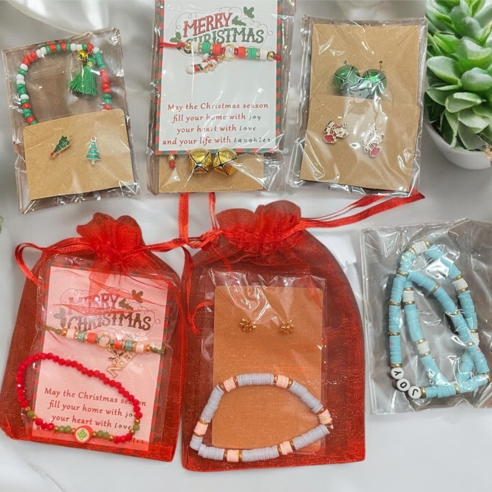 Festive Beaded Jewelry Sets. Bracelet and earrings  Set of 6